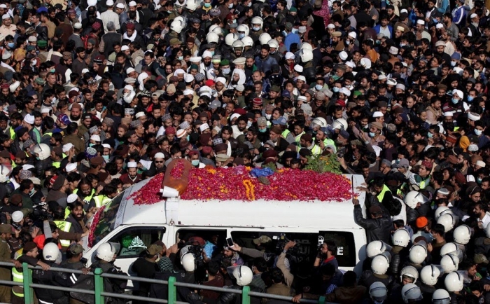 pakistan da virüsün hiçe sayıldığı cenaze töreni