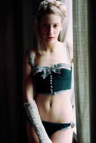 serenay sarıkaya nın açık saçık pozları