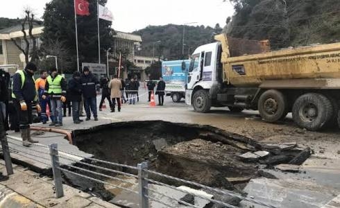 25 ocak 2018 istanbul da çöken yol rezaleti