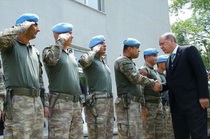 rte yi karşılayan askerlerin silahsız olması