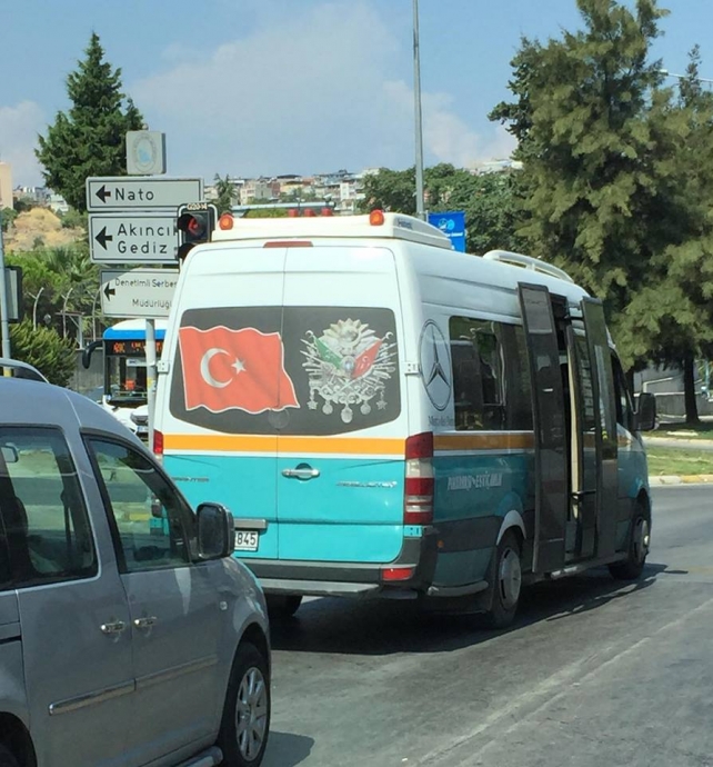 arka camı osmanlı arması kaplatan izmirli dolmuşçu