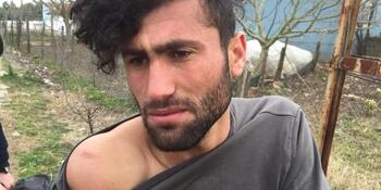 yunan askerlerinin göçmenleri döverek göndermesi