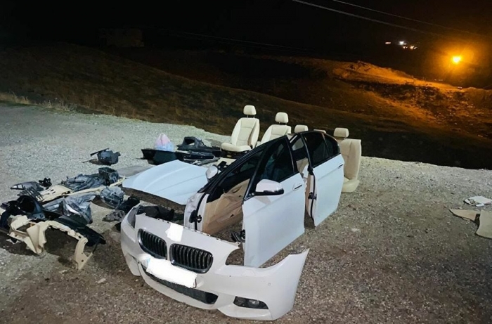 hacizli aracı parçalayıp boş araziye bırakan adam