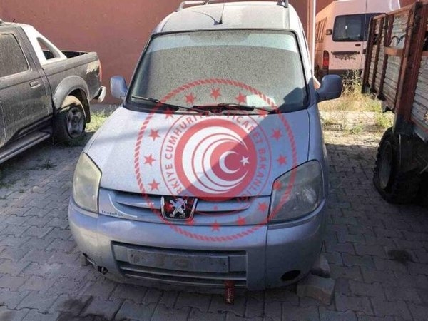 ticaret bakanlığının satılık araba ihalesi yapması