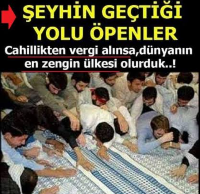 menzil şeyhinin yolunu öpen tarikat müritleri