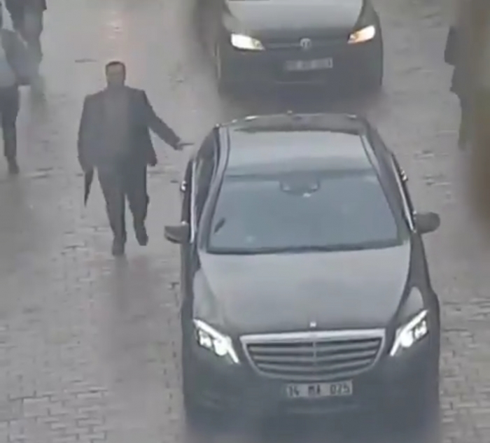 menzil şeyhinin ma plakalı mercedesi