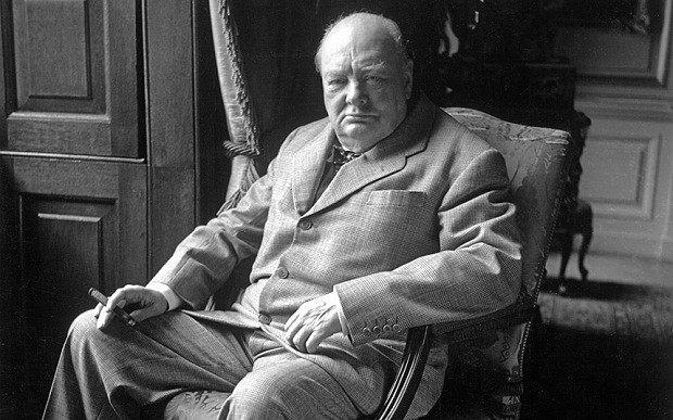 ingiltere de hiç churchill heykeli olmaması