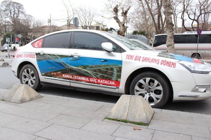 arabasına kanal istanbul giydirmesi yapan çomar