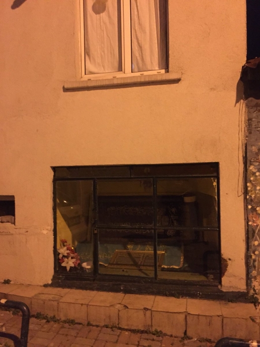 türbenin üstüne apartman dikmek