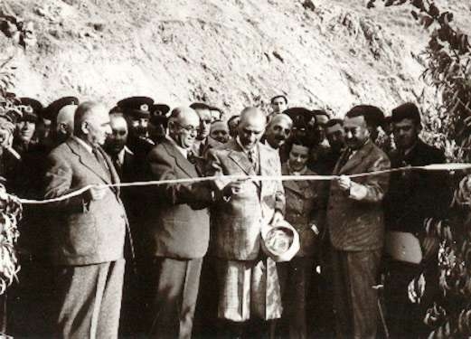 atatürk ün singeç köprüsü hatırası pozu