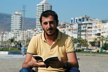 terlikli izban kekosu denilen adamın yazar olması