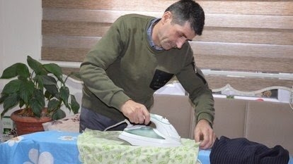 felçli eşi için çabalayan fedakar koca