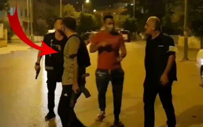 elinde silahla terörist arayan emniyet müdürü