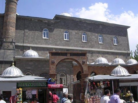 ermeni kilisesinin kalıntılarından cami yapmak