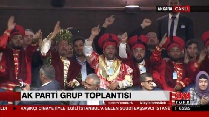 ak parti grup toplantısındaki ilginç tipler