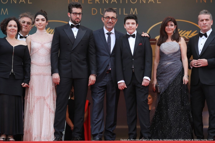 aydın doğu demirkol un cannes pozu