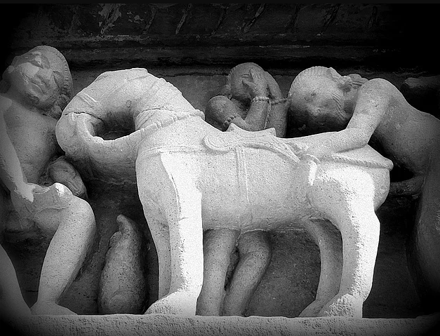 hindistanda orgy partisi temalı tapınak