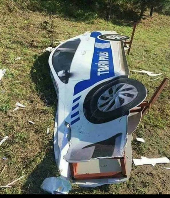 trafik polisiaraç maketinin şarampole yuvarlanması
