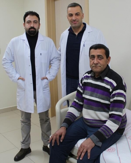 iç organlarının ters olduğunu yeni ögrenen adam