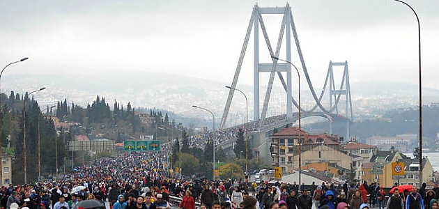 Yüz binler İstanbul aşkına koştu!