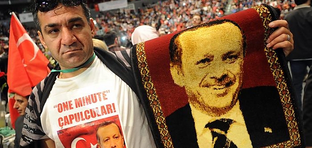 Ak Parti ve Recep Tayyip Erdoğan Sevgisini Ekstrem Yollarla Göstermiş 16 İlginç Seçmen