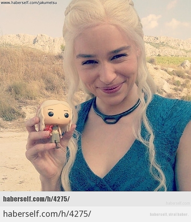 Canlandırdıkları Karakterlerin Oyuncaklarıyla Poz Vermiş 8 Game of Thrones Oyuncusu