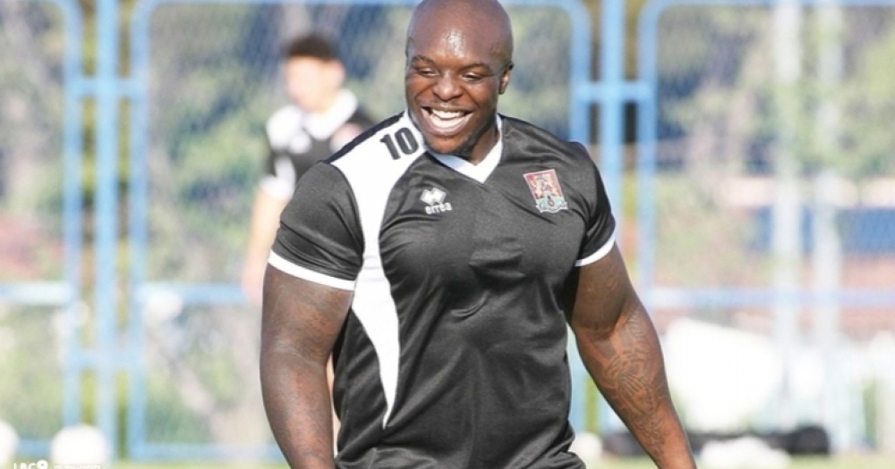 7 Maddede Dünyanın En İri Forvet Oyuncusu Adebayo Akinfenwa 