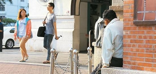 20 Yıldan Beri Randevulaştığı Kızı Bekleyen Bir Adamın Acıklı Hikayesinden 3 Kare