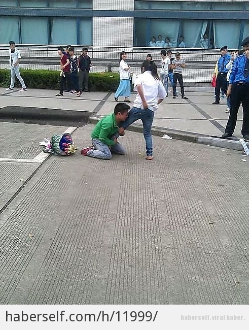 Kendisini Reddeden Kıza Kene Gibi Yapışıp Bir Türlü Bırakmayan Genç Aşığın Keder Dolu 7 Fotoğrafı
