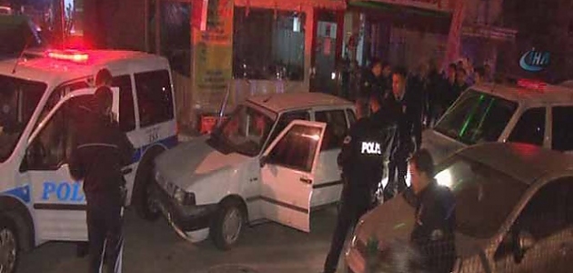 Polisten kaçan zanlılar ekip otosuna çarptı!!