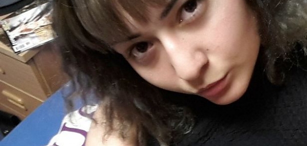 8 Senedir Vücut Kıllarını Almayıp Utanmadan Bununla Övünen Genç Kızın 5 Fotoğrafı