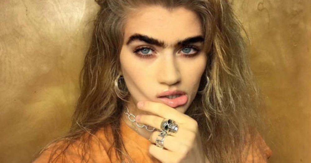 Aklınızdaki Manken Algısını Yerle Yeksan Edecek Tek Kaşlı Modelin 13 Fotoğrafı