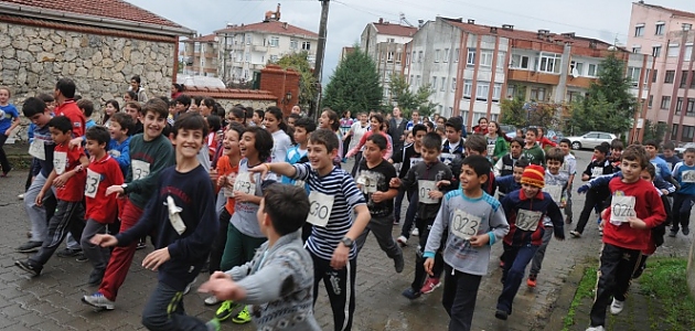 Gençler yağmura ve soğuk havaya aldırmadılar!