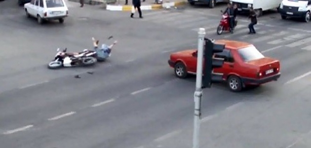 Motosiklet kazaları kamerada!