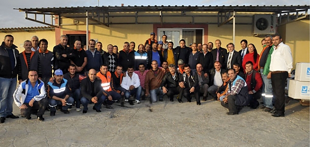 Başkan Serkan Acar'dan temizlik personeline kışlık kıyafet!