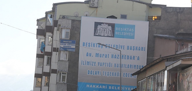Beşiktaş Belediyesi'ne dev pankartlı teşekkür!