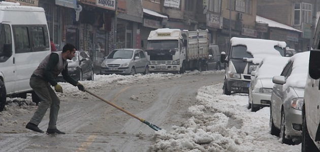 Hakkari’de 7 köy yolu ulaşıma kapandı!