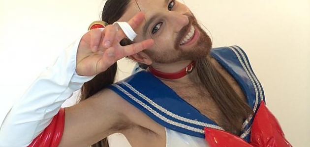 Japon Animelerindeki Kızlar Gibi Giyinmeyi Seven Sakallı Arkadaşımızın Hayretler İçinde Kalacağınız 7 Fotoğrafı