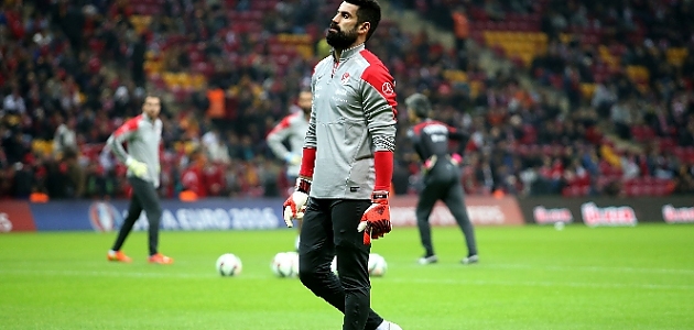 Volkan Demirel, o taraftarlardan şikayetçi!!