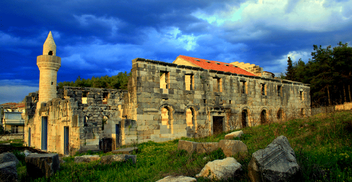 1800 yıllık caminin üzerini alüminyum kaplamak