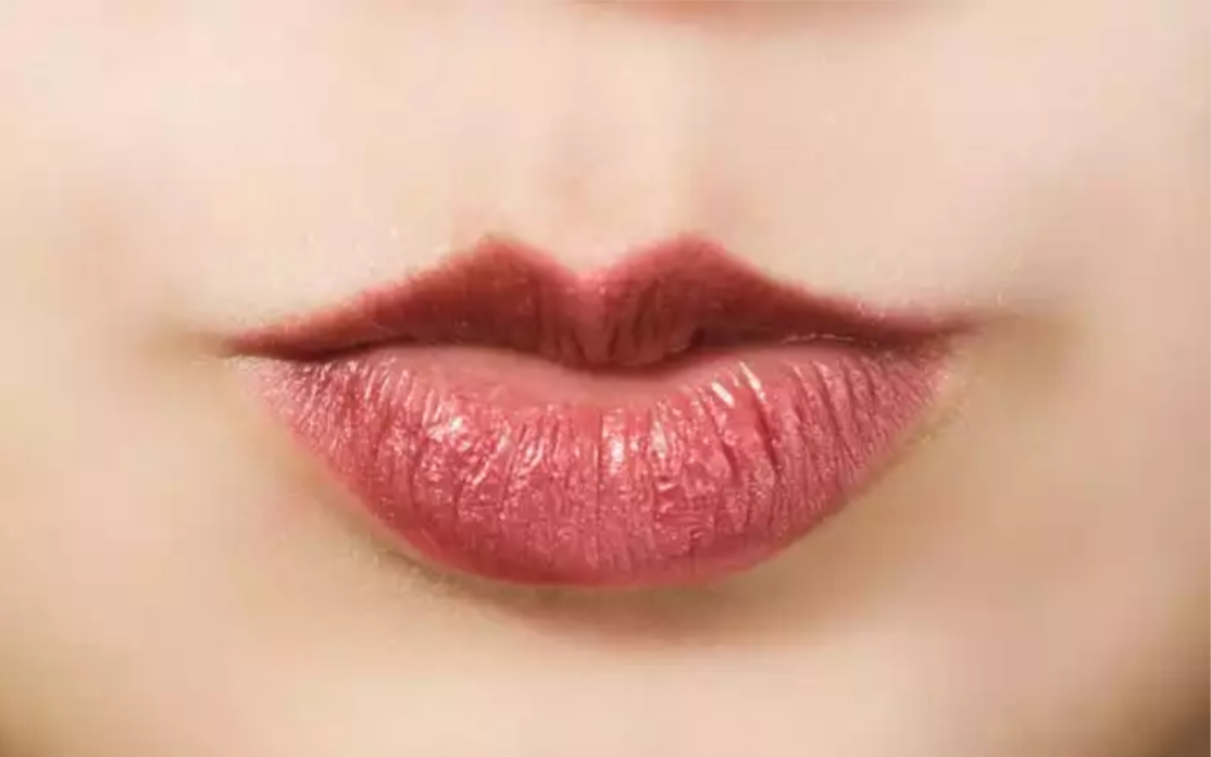 Огромные висячие губы. Красивая форма губ. Женские губы. Идеальная форма губ. Красивые нижние губы.