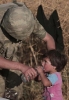 türk askeri ve çocuk