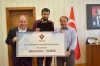 kağıt havluyu ikiye bölüp tuvalet kağıdı yapmak / #1083902