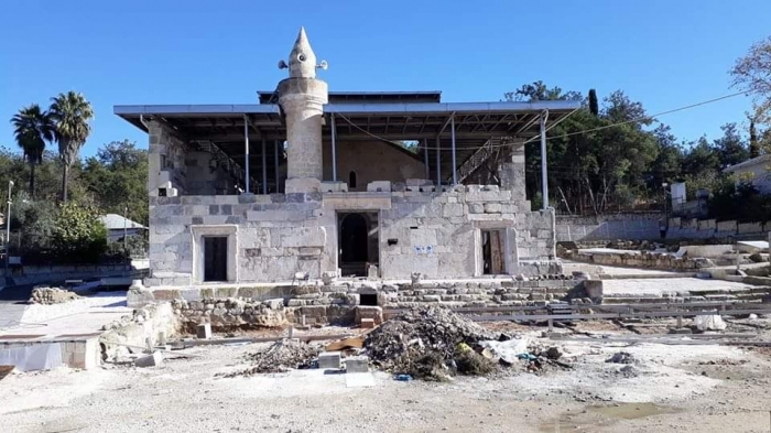 1800 yıllık caminin üzerini alüminyum kaplamak