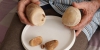 mesanesinden 2 kilo taş çıkartan 73 yaşındaki dede / #2111956