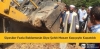 sağnak yağmurda şehitlere saygı duruşunda bulunmak / #1459864