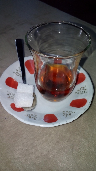 çay dediğin şekersiz içilir