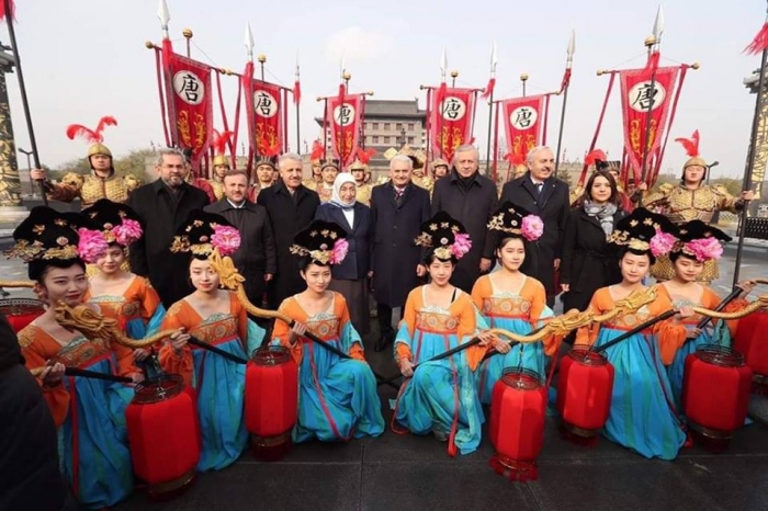 binali yıldırım ın çin de çekilen skandal fotosu