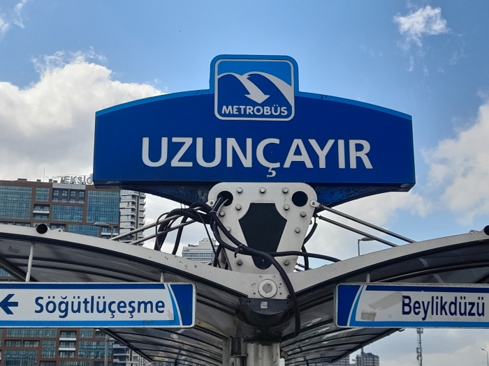 uzunçayır metrobüs durağı