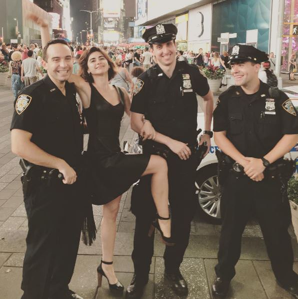 Nesrin cavadzade üstsüz sansürsüz